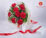 graceful-carnation-bouquet